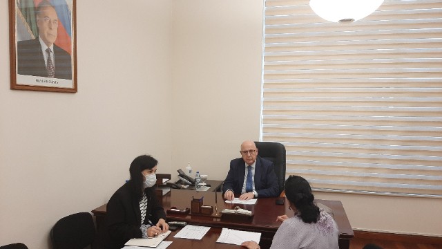 Milli Məclisin Səhiyyə Komitəsinin sədri vətəndaşların müraciətlərini dinləyib