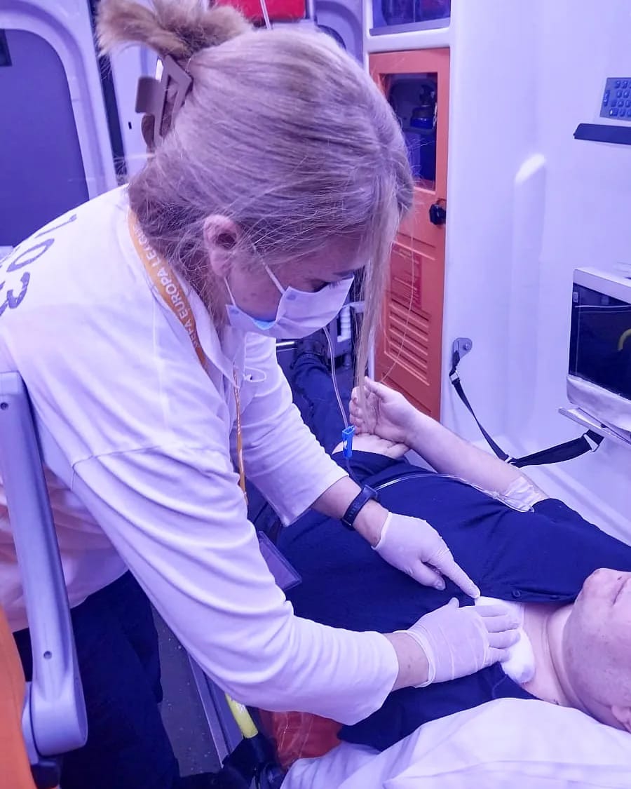 Xəstə körpücükaltı nahiyənin deşilmiş yarası diaqnozu ilə Kliniki Tibbi Mərkəzə hospitalizasiya olunub