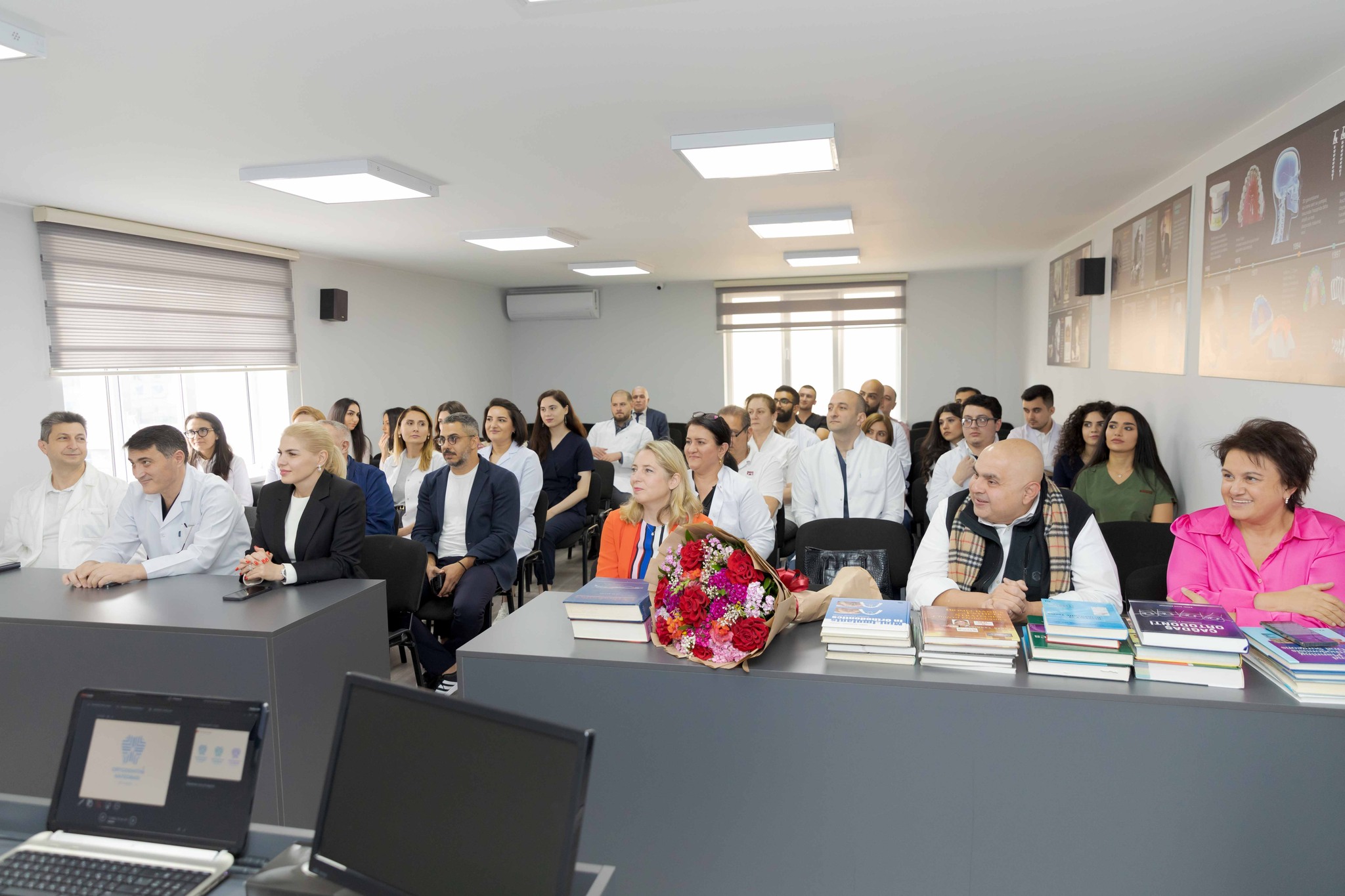  Dünya səviyyəli mütəxəssislər ATU-nun Ortodontiya kafedrasına baş çəkib   