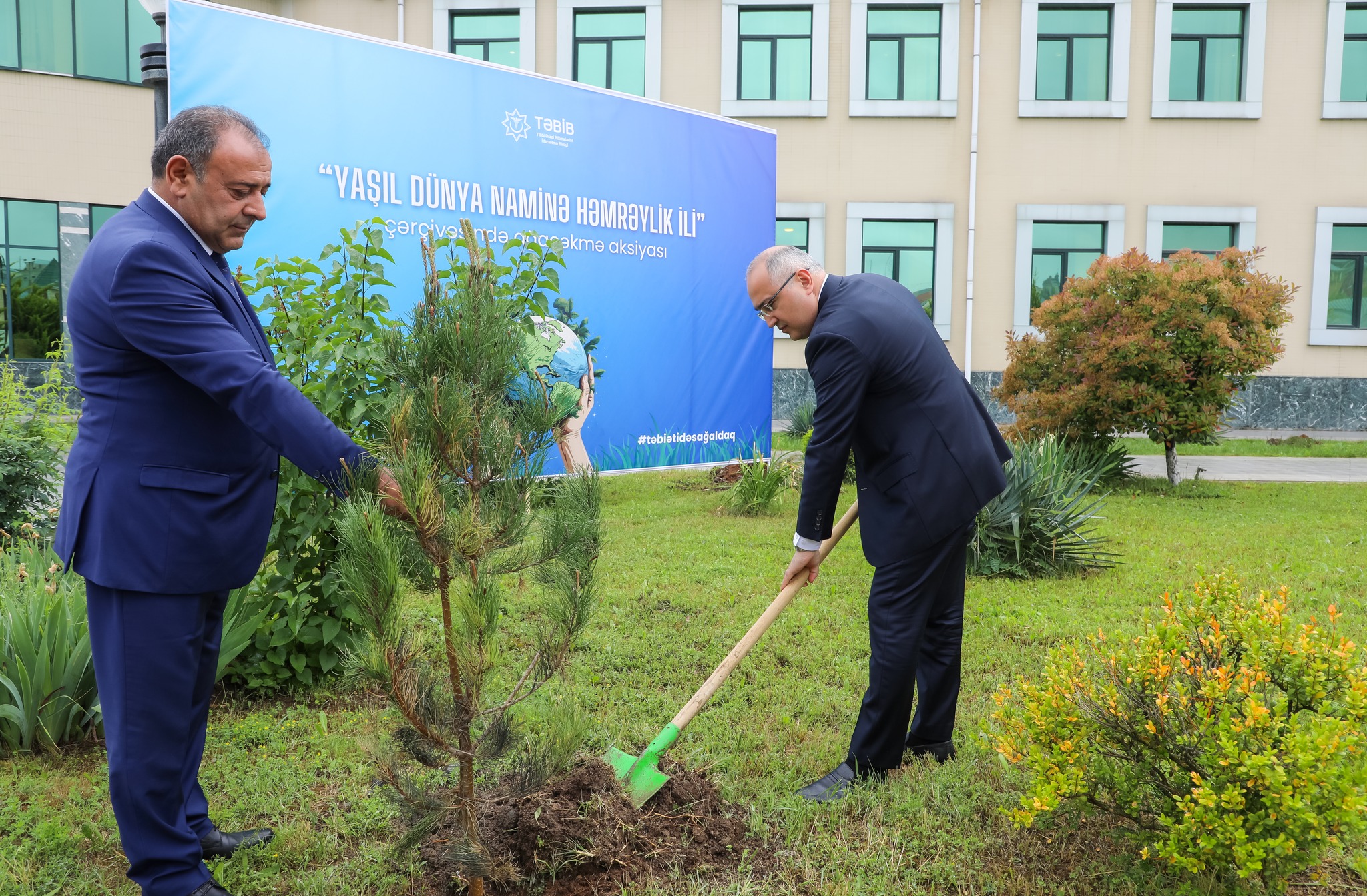 TƏBİB müəssisələrində “Təbiəti də sağaldaq” adlı ağacəkmə aksiyaları davam etdirilir