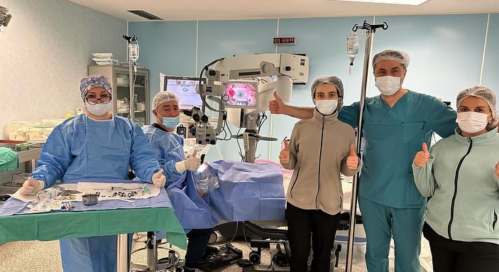 Milli Oftalmologiya Mərkəzində xəstəyə yeni nəsil süni buynuz qişa transplantasiya edilib