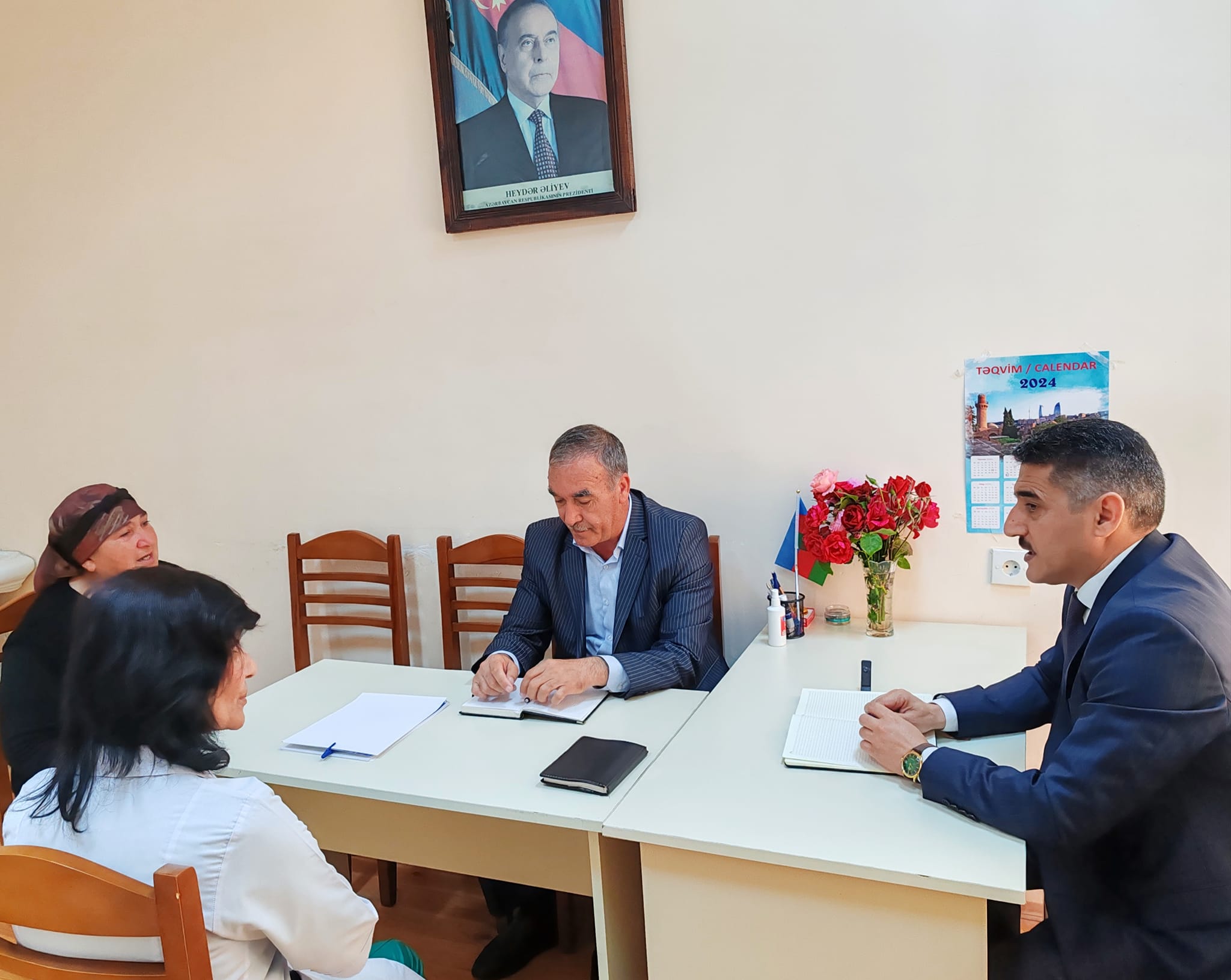 Cəbrayıl RMX-nın direktoru Güdəcühür qəsəbəsində yerləşən həkim məntəqəsində vətəndaşları qəbul edib