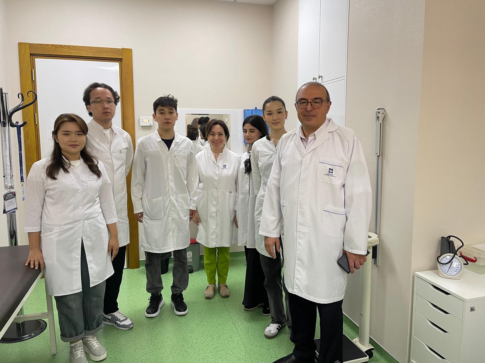 Qazaxıstanın Çimkənd Tibb Akademiyasının bir qrup tələbəsi Mərkəzi Gömrük Hospitalını ziyarət edib