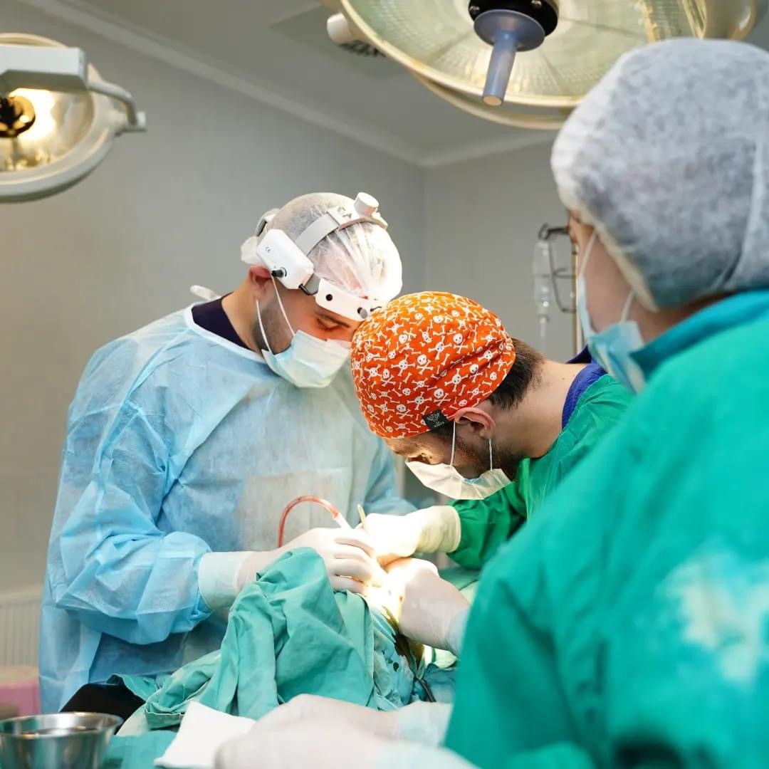 Quba Rayon Mərkəzi Xəstəxanasında çənə sınığının açıq reduksiası əməliyyatı icra olunub