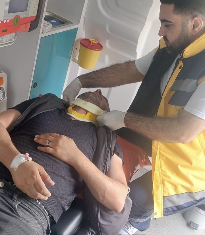 Nəqliyyat hadisəsi zamanı xəsarət alanlara təcili tibbi yardım briqadası tərəfindən zəruri tibbi xidmətlər göstərilib