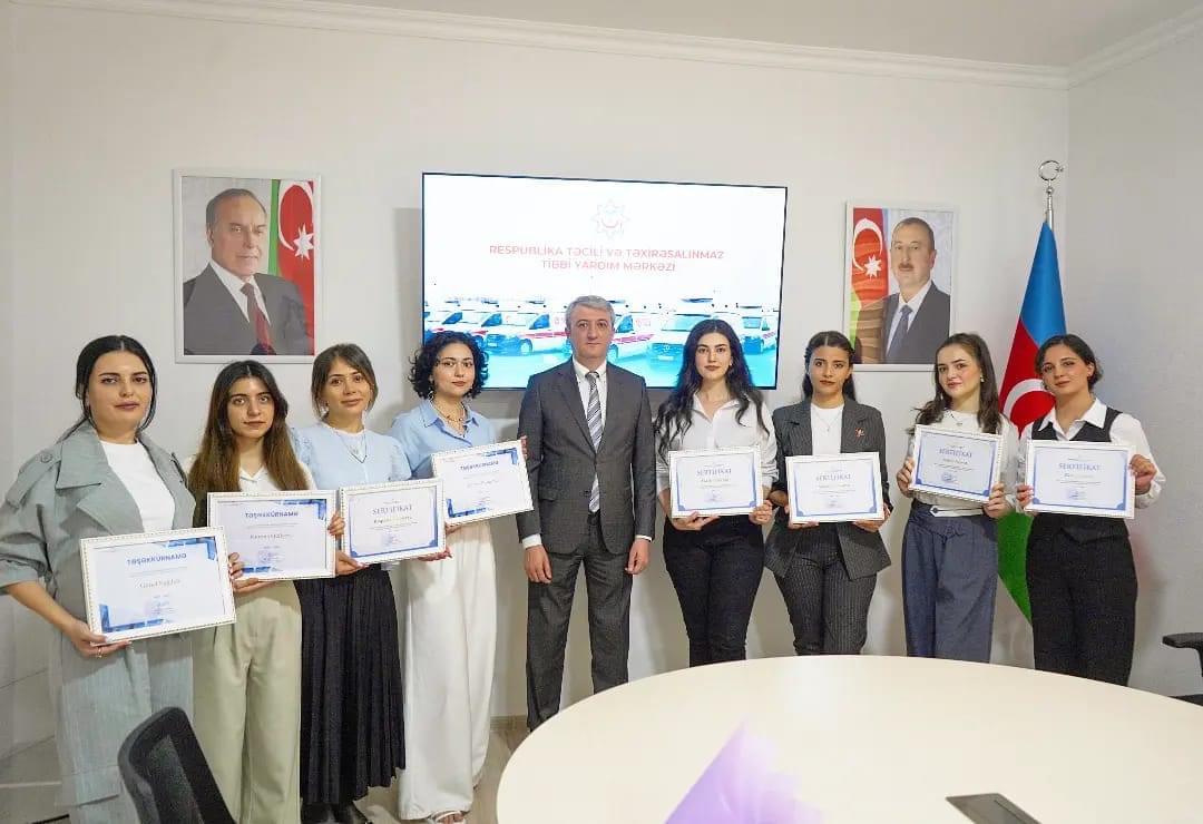 Respublika Təcili və Təxirəsalınmaz Tibbi Yardım Mərkəzinin direktoru könüllü gənclərlə görüşüb