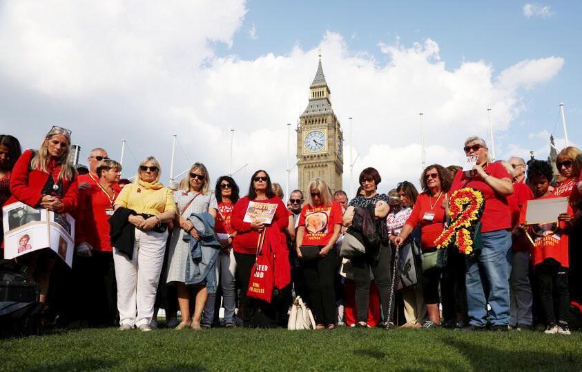 Britaniyada çirklənmiş qan qalmaqalının qurbanları hökumətə qarşı ikinci iddia qaldırıb