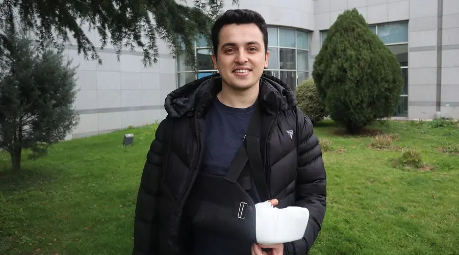 10 saat davam edən əməliyyatla pasiyentin ayaq barmağı əlinə köçürülüb