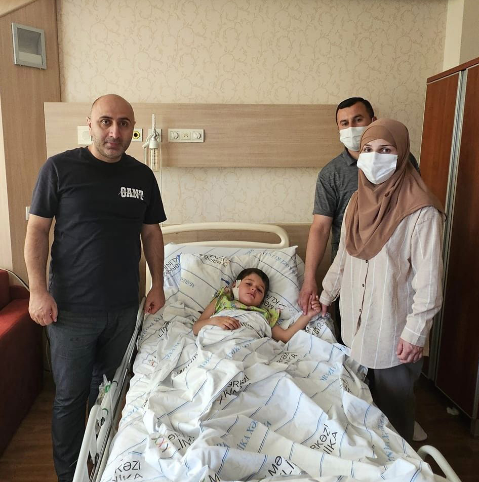 4 yaşlı uşaq anasının bağışladığı böyrəklə həyata bağlandı