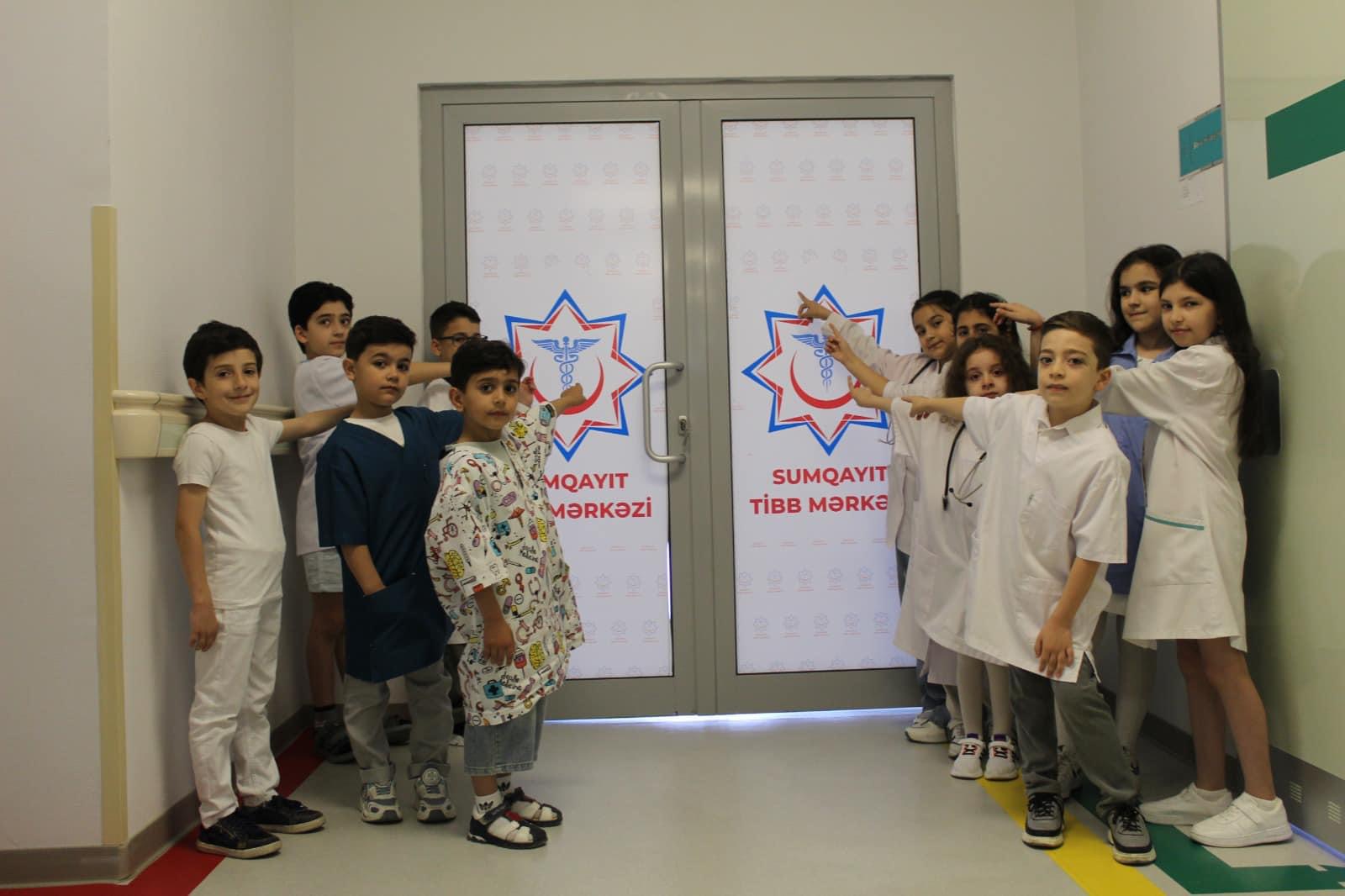 Sumqayıtda balacalar birgünlük “həkim” olublar