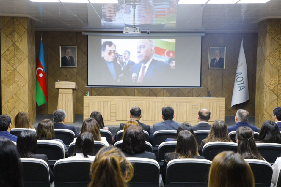 AQTA-a seminar: “Ümummilli Lider Heydər Əliyev müstəqil Azərbaycan Konstitusiyasının müəllifidir” 