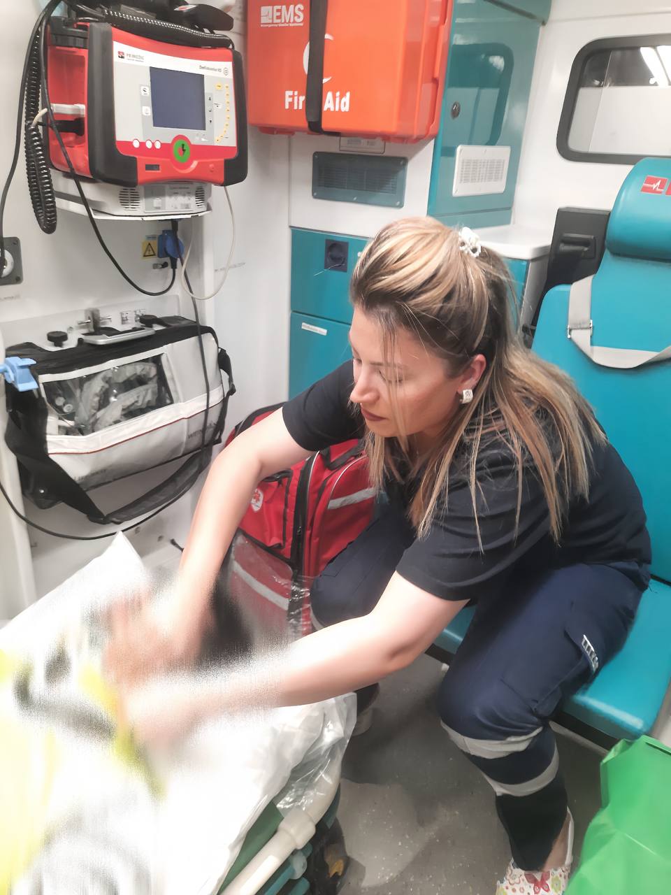 Hündürlükdən yıxılan pasiyent təcili tibbi yardım briqadası tərəfiindən xəstəxanaya təxliyə olunub