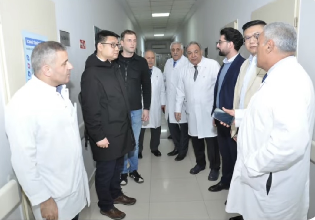 Çinli mütəxəssislər Səhiyyə Nazirliyinin elmi-tədqiqat müəssisələri ilə tanış olublar