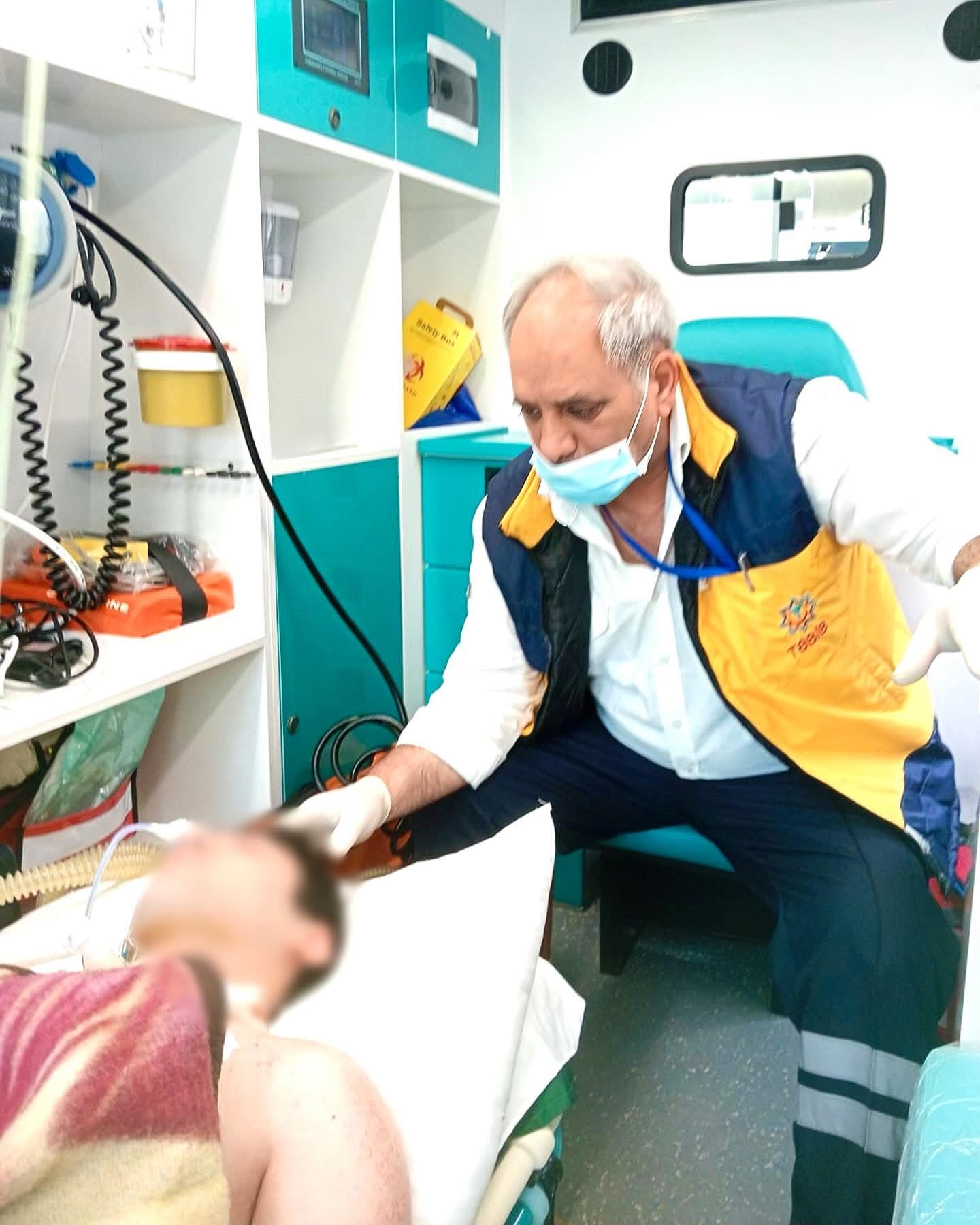 Pasiyent “baş beynin hipoksik vəziyyəti” diaqnozu ilə təcili tibbi yardım briqadası tərəfindən uğurla tibb müəssisəsinə daşınıb