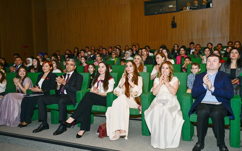 Leyla Əliyeva və Arzu Əliyeva həssas qruplara aid şəxslərin yaradıcılıq prosesi ilə tanış olublar    