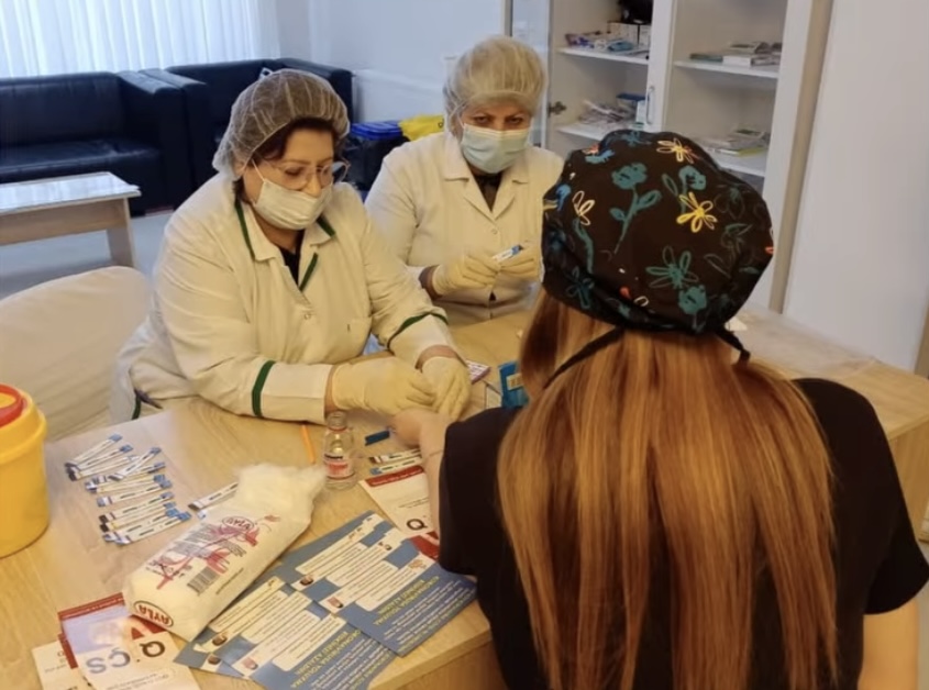 Respublika QİÇS-lə Mübarizə Mərkəzi Salyanda İİV-ə görə müayinələr aparıb
