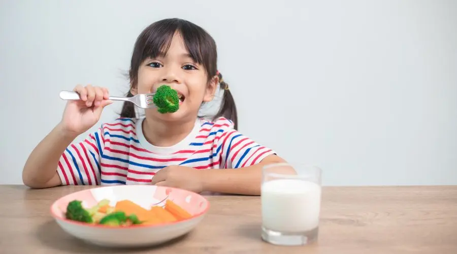 Araşdırma: Qidaları az çeynəyən uşaqlar piylənməyə daha çox meyllidirlər