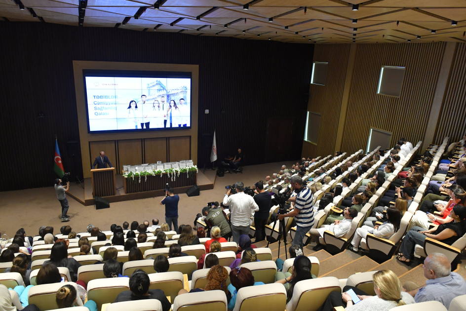Yeni Klinikada tədbir: “Təbiblər - Cəmiyyətin sağlamlıq qalası”   