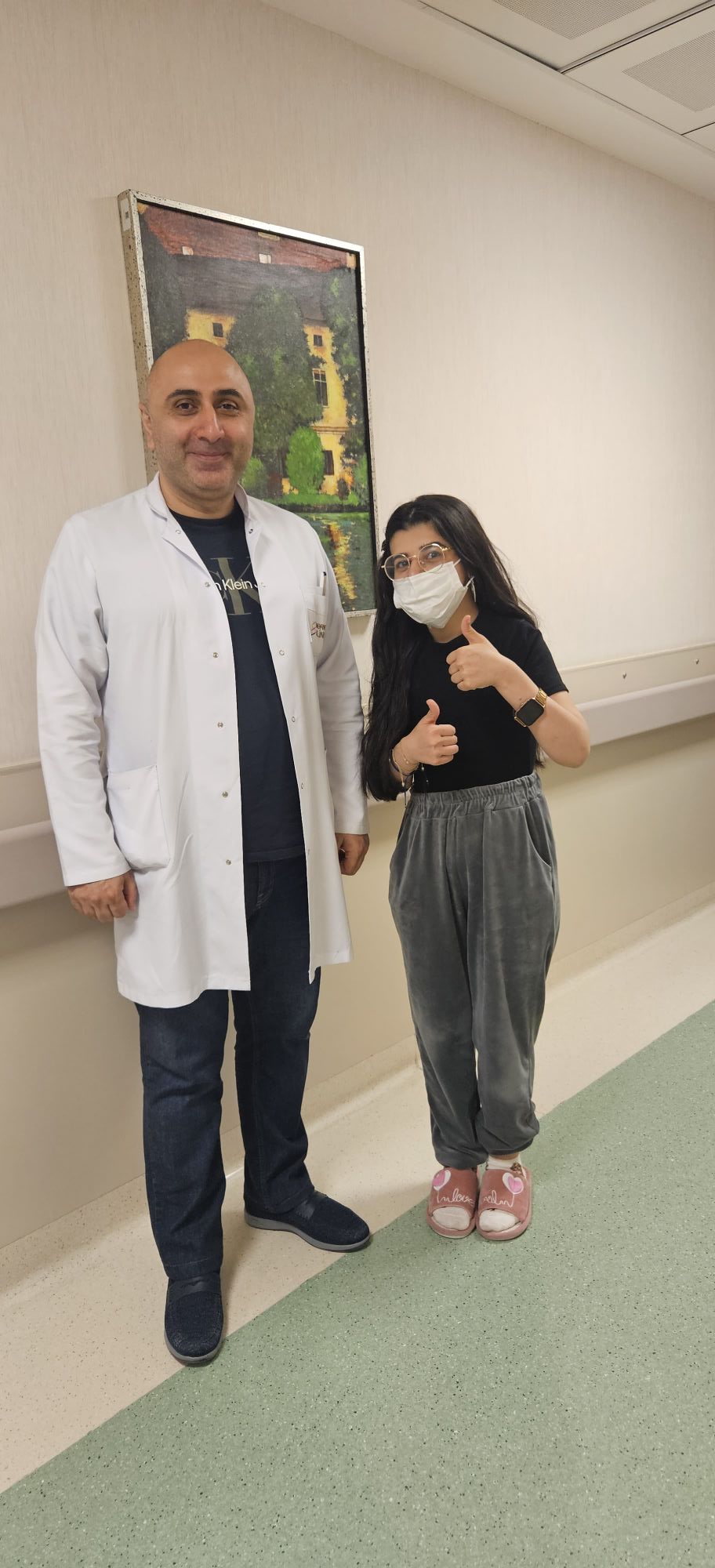 Nadir xəstəlikdən əziyyət çəkən qıza böyrək köçürüldü - Mərkəzi Klinikada