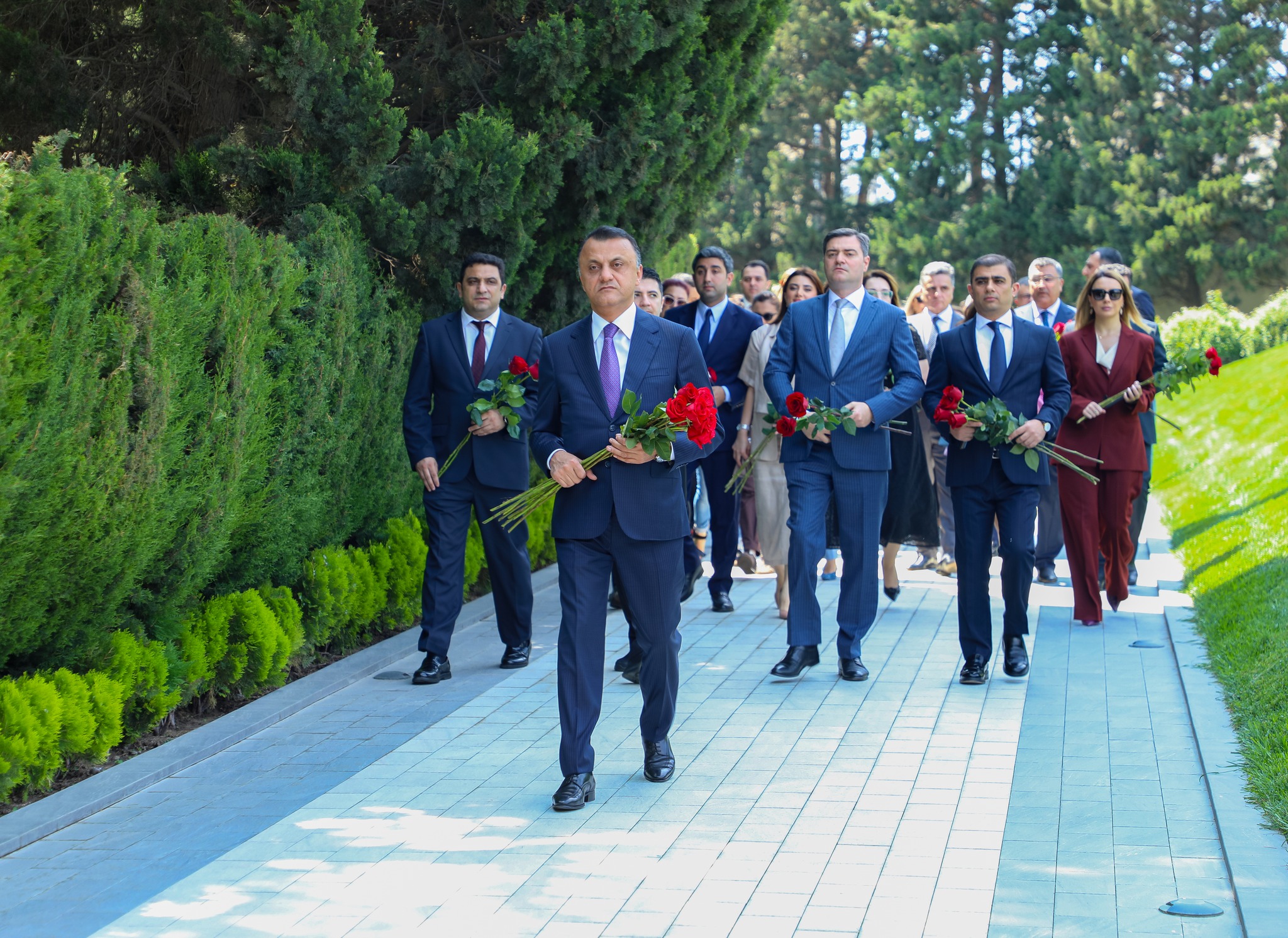 Tibb İşçilərinin Peşə Bayramı Günü ilə əlaqədar Fəxri xiyaban ziyarət olunub