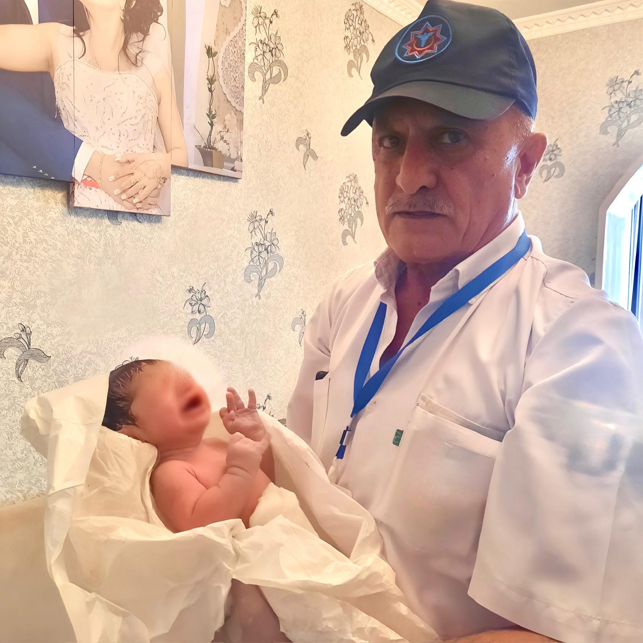 30 yaşlı qadın təcili tibbi yardımın köməyi ilə ev şəraitində doğuş edib