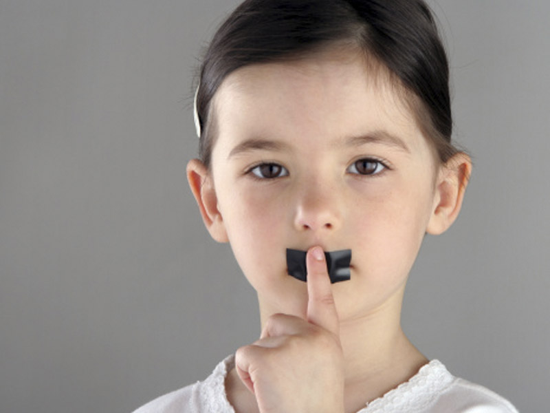 Selektiv mutizmli uşaqlar müalicə olunmayanda təhsilləri və sosial münasibətləri ciddi zərər görür  