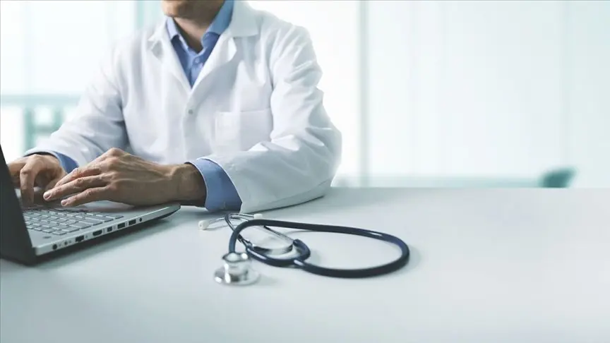 Yunanıstanda 20 min həkim ölkəni tərk etdi