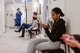 İsveç səhiyyə sahəsində növbələrin azaldılması üçün əməliyyatlara əlavə vəsait ayırır  