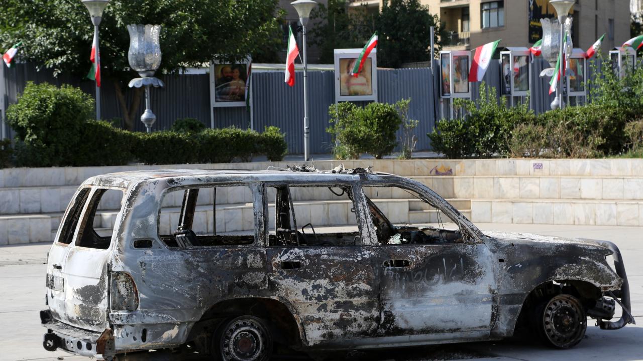 İsrail İrandakı xəstəxanaları və təcili yardım maşınlarını hədəf alır: İki həkim vəfat edib