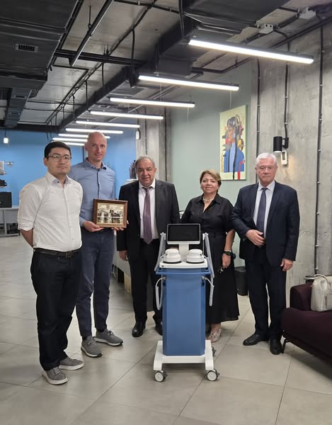 Azərbaycanlı həkimlər Qazaxıstanda VibroLUNG cihazının təqdimat mərasimində iştirak ediblər