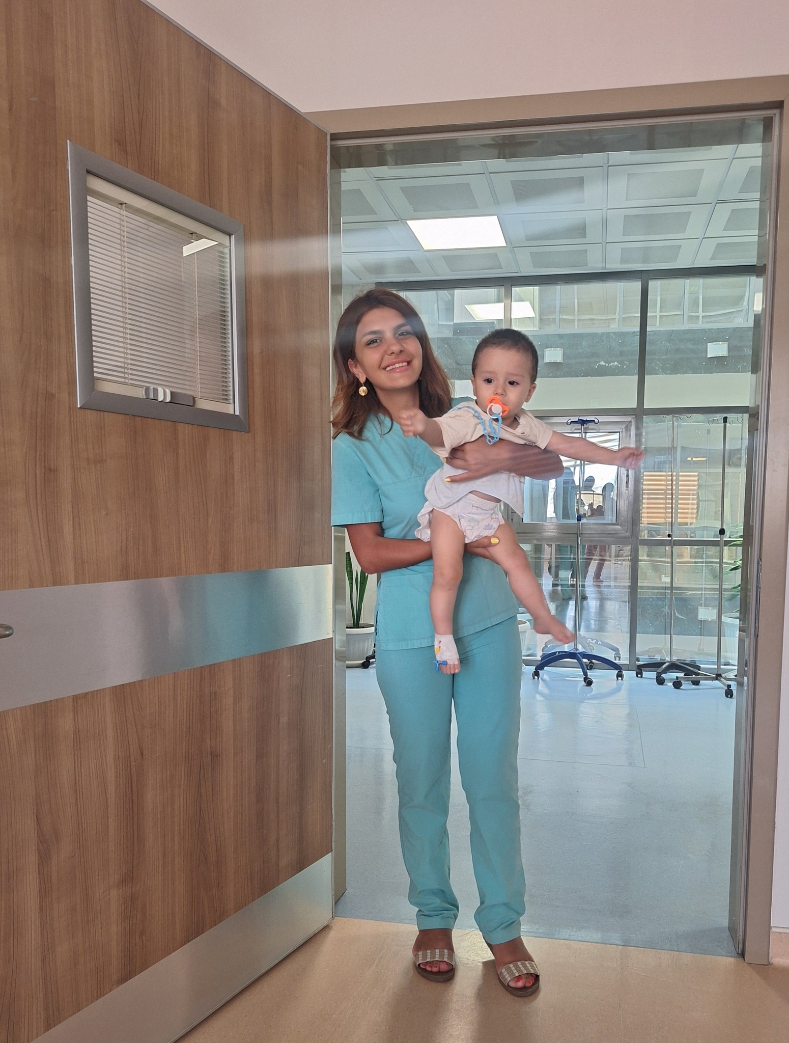 1 yaşlı oğlan uşağı üzərində hər iki xayanın xayalığa endirilməsi əməliyyatı icra olunub