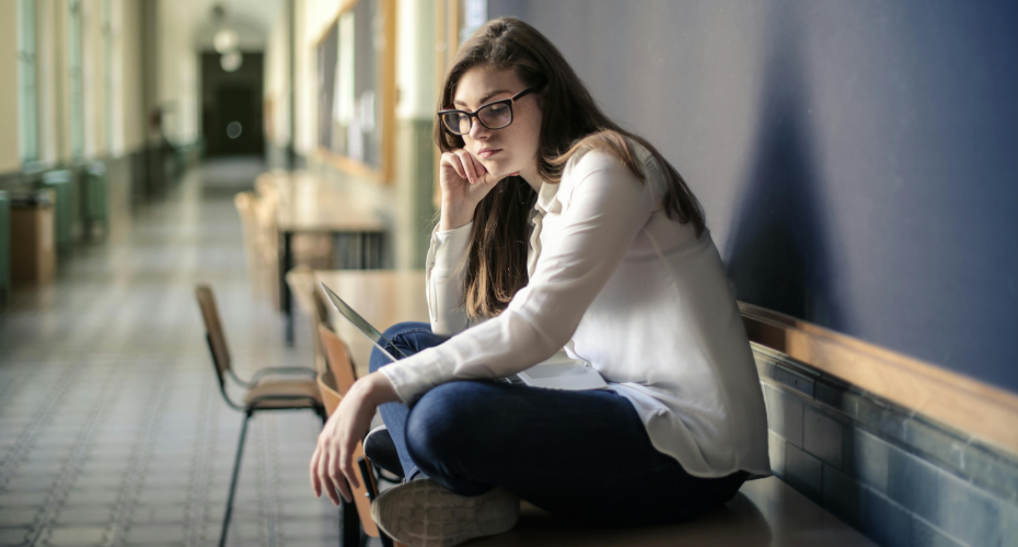 ÜST: Dünyada hər saat 100 insan tənhalıq səbəbindən vəfat edir  