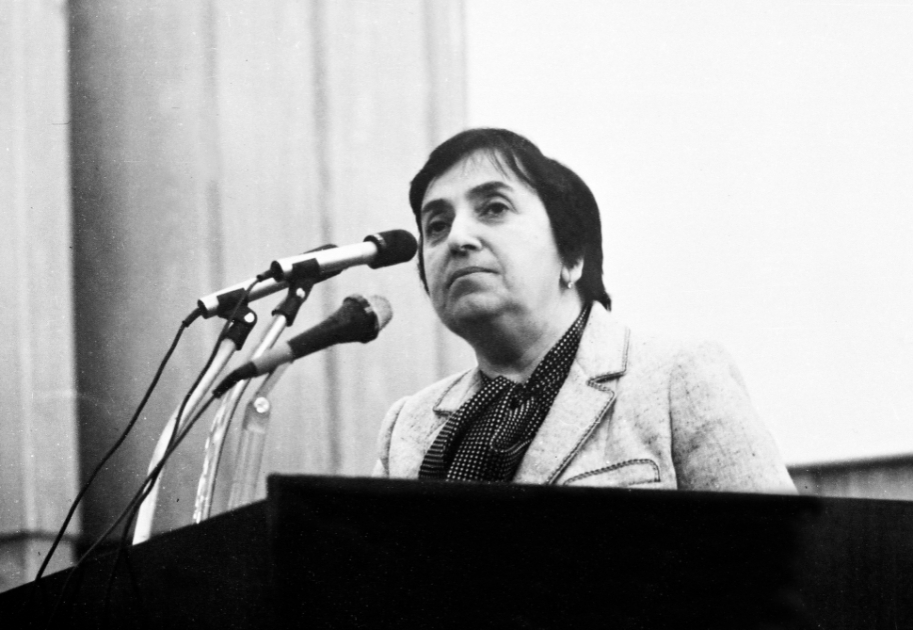 Bu gün görkəmli oftalmoloq-alim, akademik Zərifə Əliyevanın doğum günüdür  