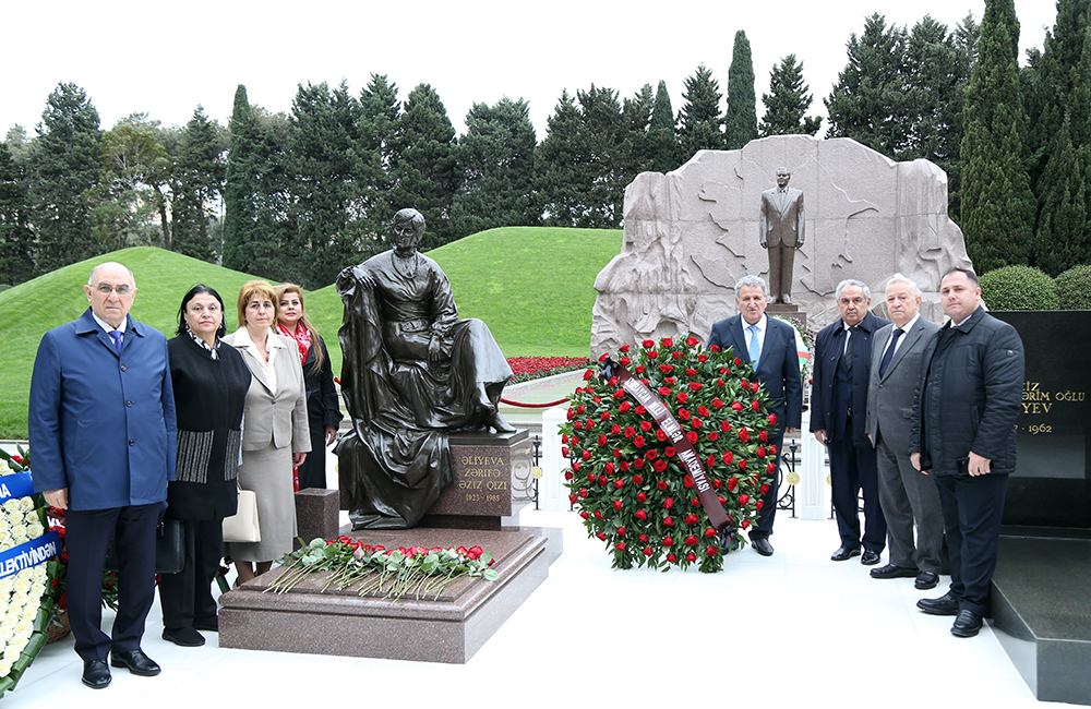 AMEA rəhbərliyi akademik Zərifə xanım Əliyevanın əziz xatirəsini yad edib    