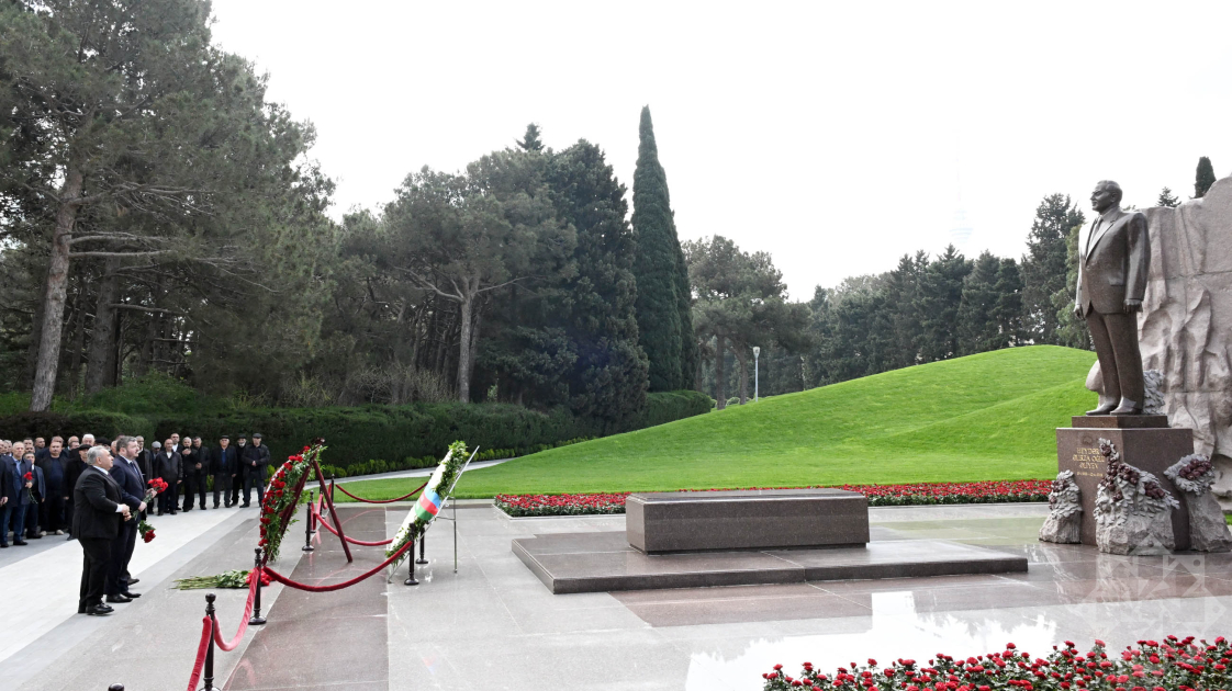 Azərbaycan Çernobıl Əlilləri İttifaqının üzvləri Fəxri xiyabanı və Şəhidlər xiyabanını ziyarət ediblər  