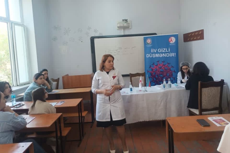 Pedaqoji Universitetdə “Özünü QİÇS-dən qoru” adlı maarifləndirmə aksiyası təşkil edilib