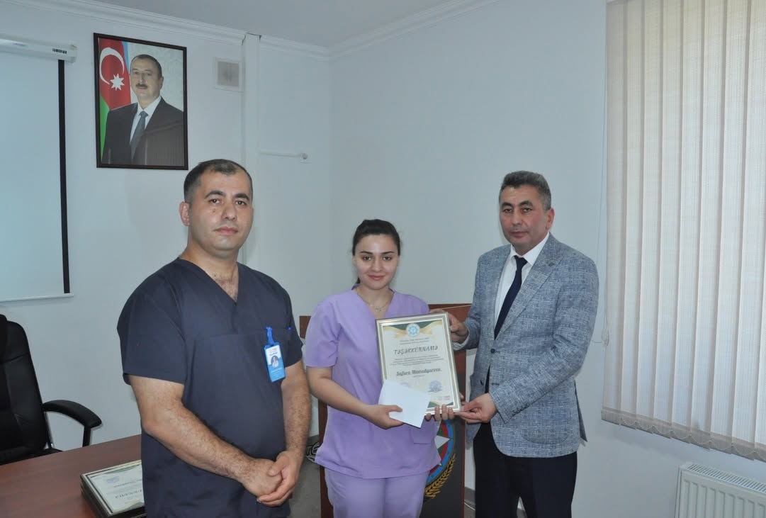 Səhiyyə sahəsində səmərəli fəaliyyət göstərən bir qrup tibb işçisi təltif edilib - Pirallahı Tibb Mərkəzində 
