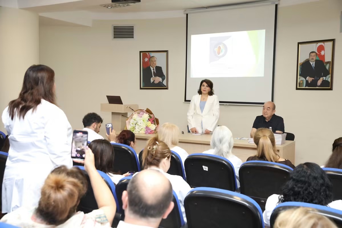 ATU-nun Tədris Cərrahiyyə Klinikasında yeni oftalmoloji dərs vəsaitinin təqdimatı keçirilib