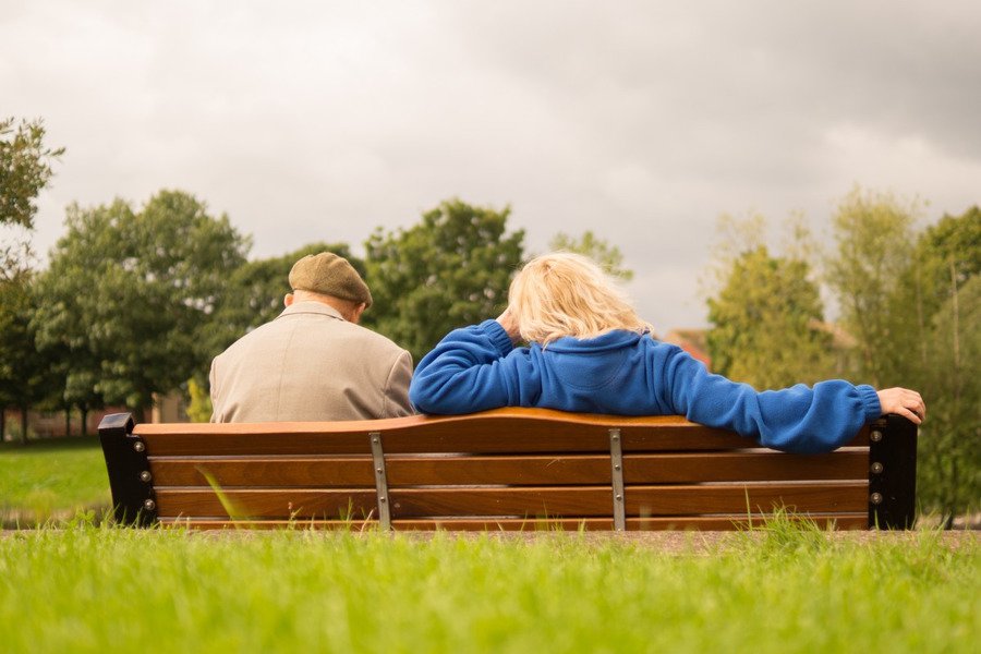 Nature Human Behavior: Yoxsulluq və aşağı təhsil bioloji qocalmanı sürətləndirir