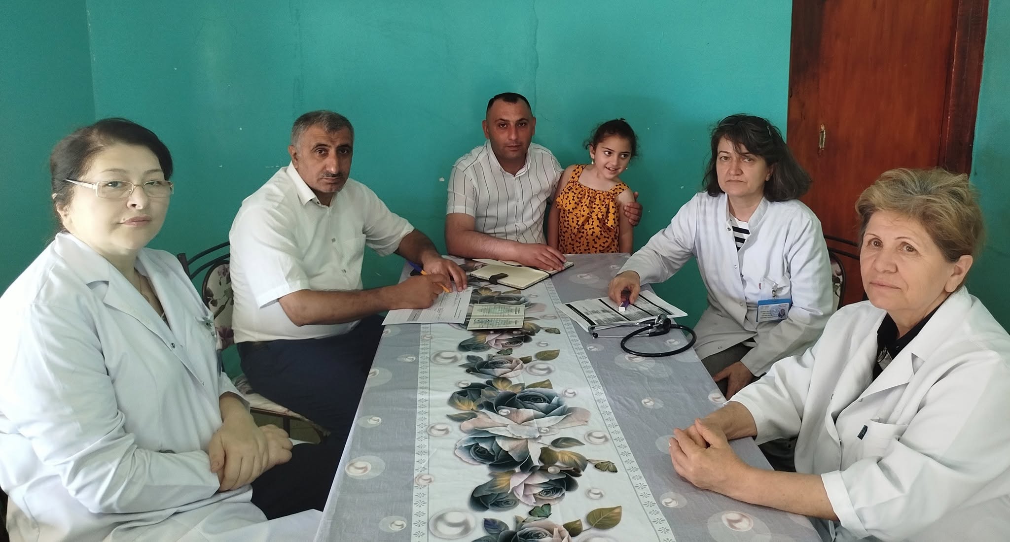 Hərəkət məhdudiyyətli qız uşaqları üçün evdə tibbi müayinələr keçirilir