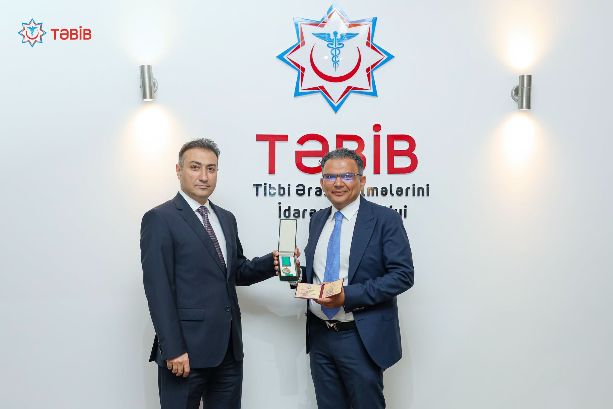  Dövlət təltiflərinə layiq görülmüş tibb işçilərinə orden və medallar təqdim olunub   