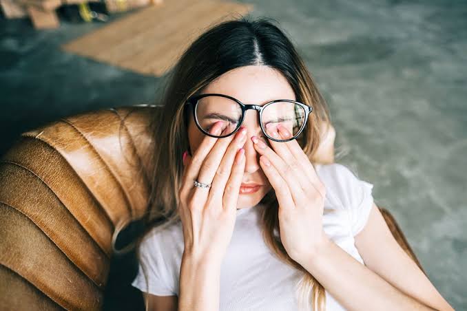 Göz yaşlarını saxlamaq stressə dözümlülüyə mənfi təsir göstərə bilər