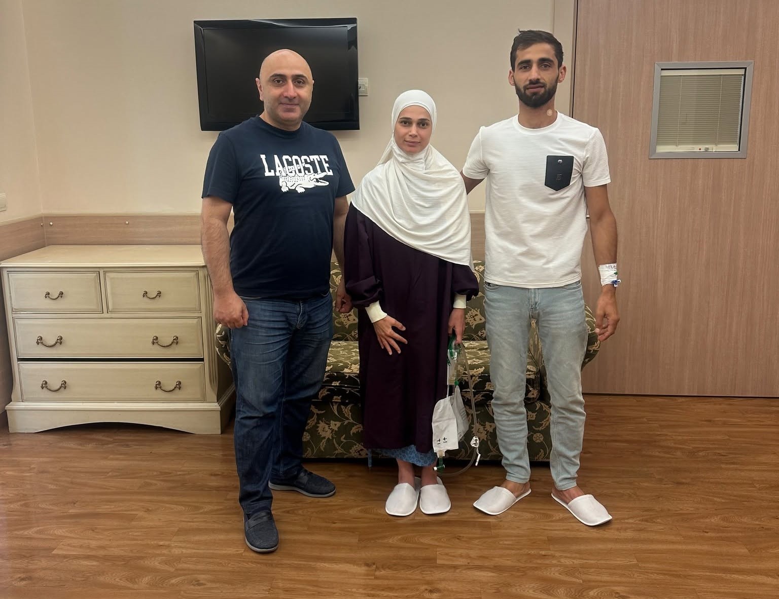 Böyrək nəqli ilə dializdən xilas olan bacıya qardaşı donor oldu
