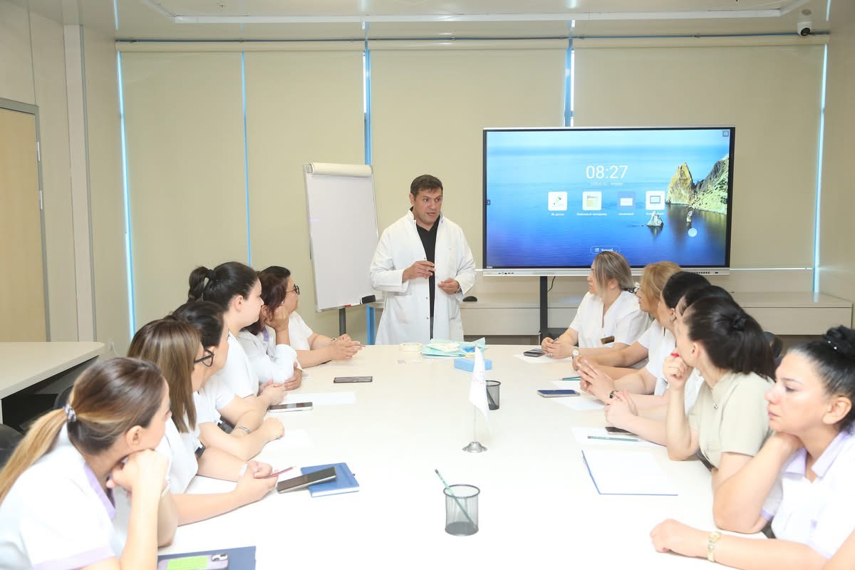 Yeni Klinikada “Təhlükəsiz sterilizasiya” təlimi keçirilib