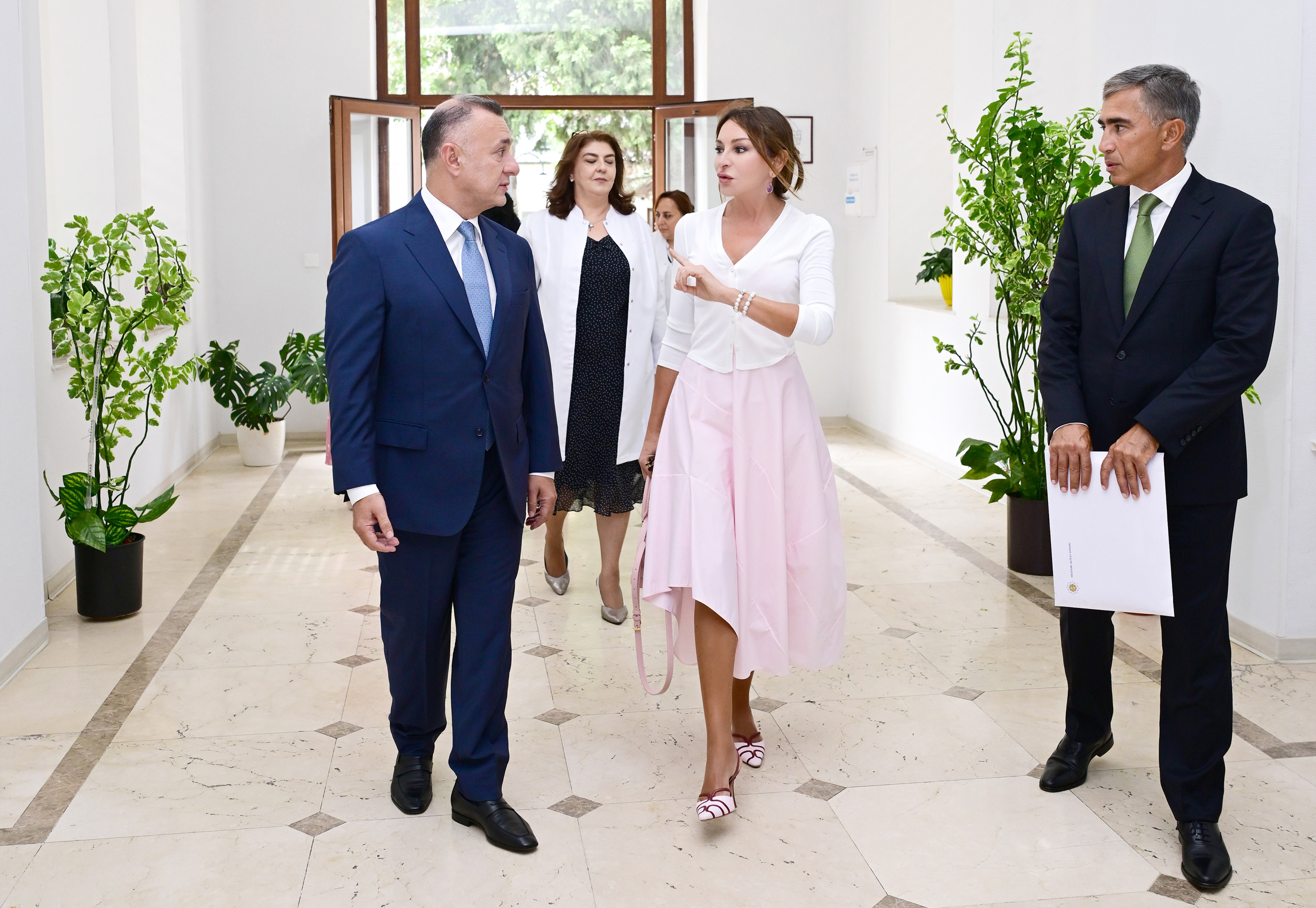 Birinci vitse-prezident Mehriban Əliyeva Elmi-Tədqiqat Pediatriya İnstitutunu ziyarət edib  