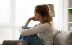 Hormonal dəyişikliklər və depressiya: Qadınlar nələrə diqqət etməlidir?