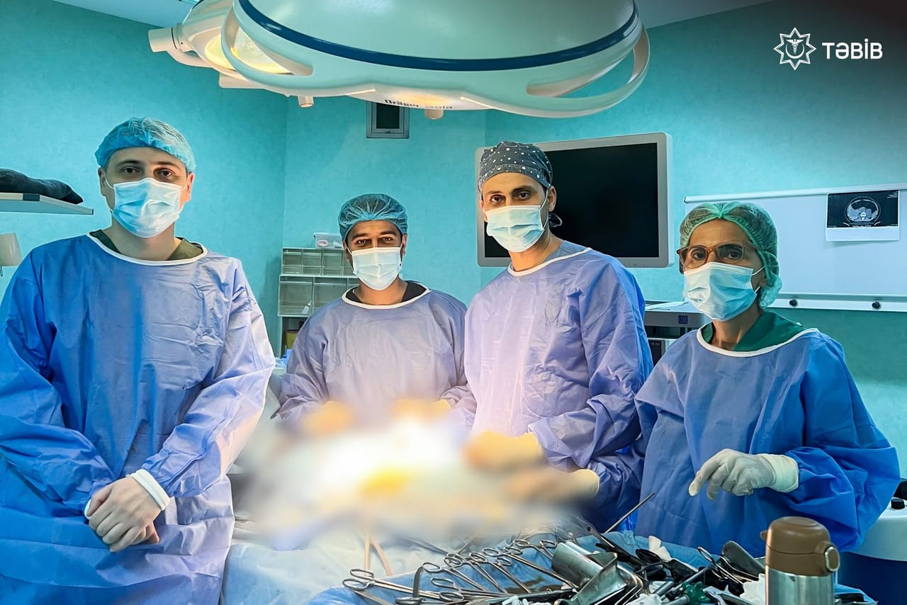 Respublika Kliniki Uroloji Xəstəxanasında ilk dəfə laparoskopik adrenalektomiya əməliyyatı aparılıb  