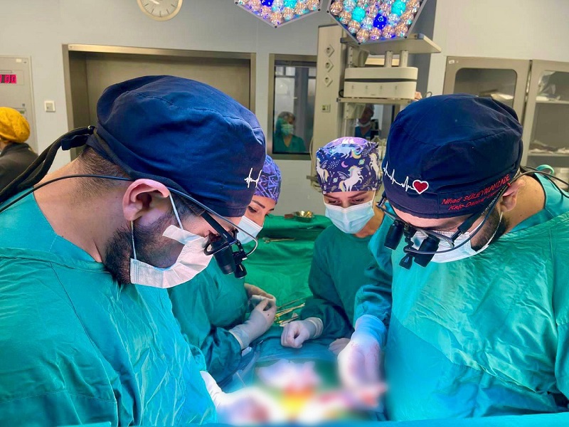 Baş Klinik Hospitalda mürəkkəb açıq ürək əməliyyatı uğurla icra olunub  