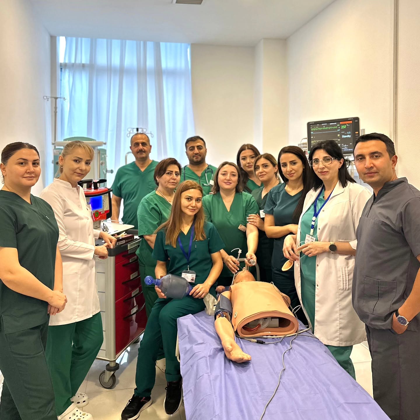 Nizami Tibb Mərkəzinin həkimləri üçün ACLS təlimi keçirilib