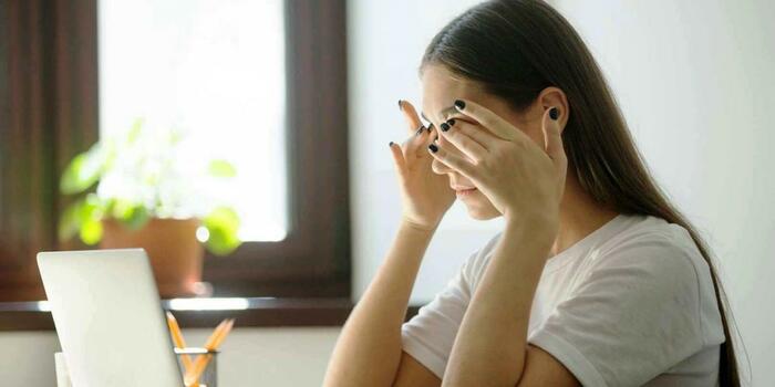 Kompüter istifadəsinin göz sağlamlığına təsiri və quru göz sindromu
